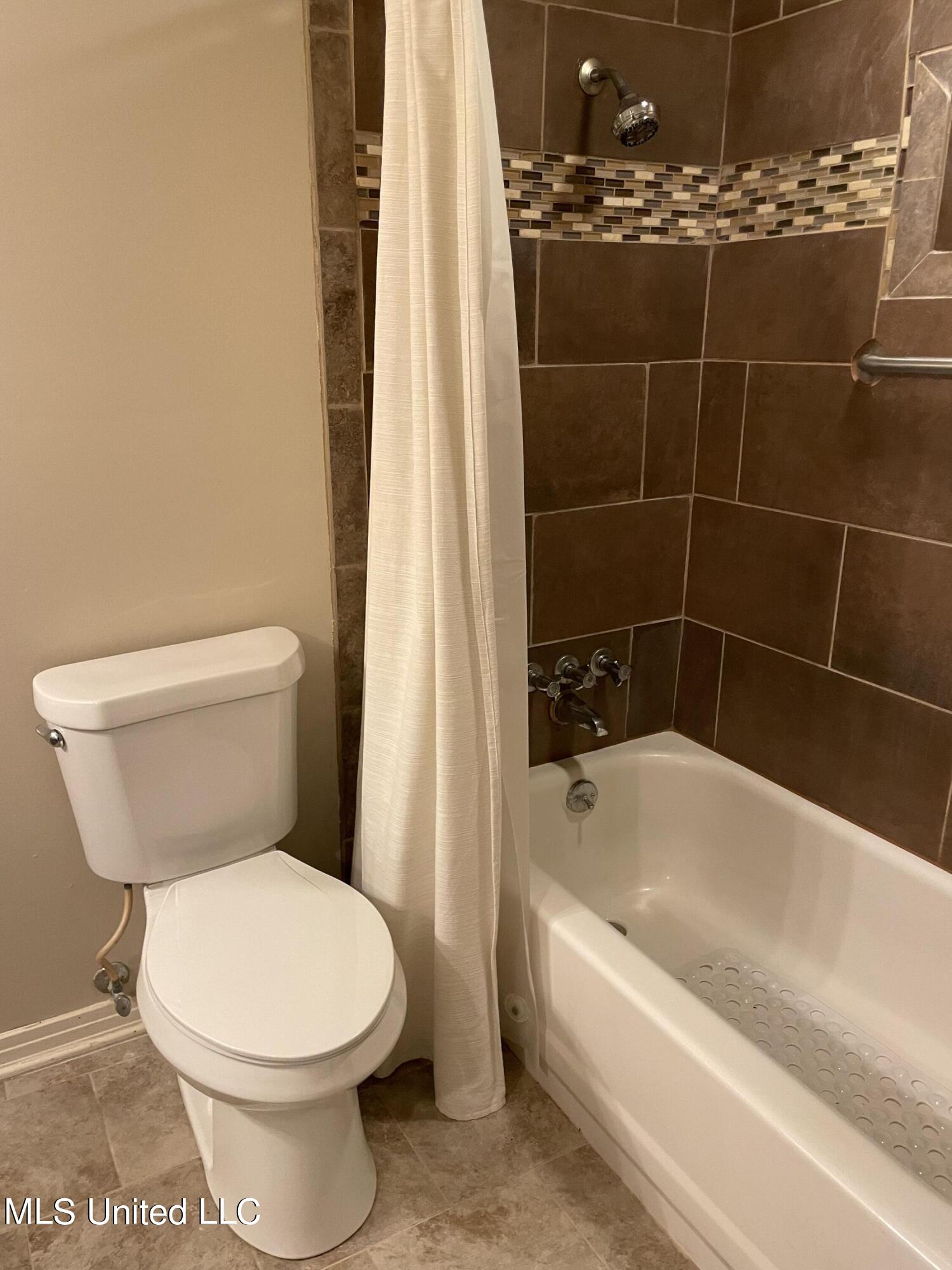 60 Sycamore Lane Brandon, MS 39042 - Photo 14 of 19 Bath 1