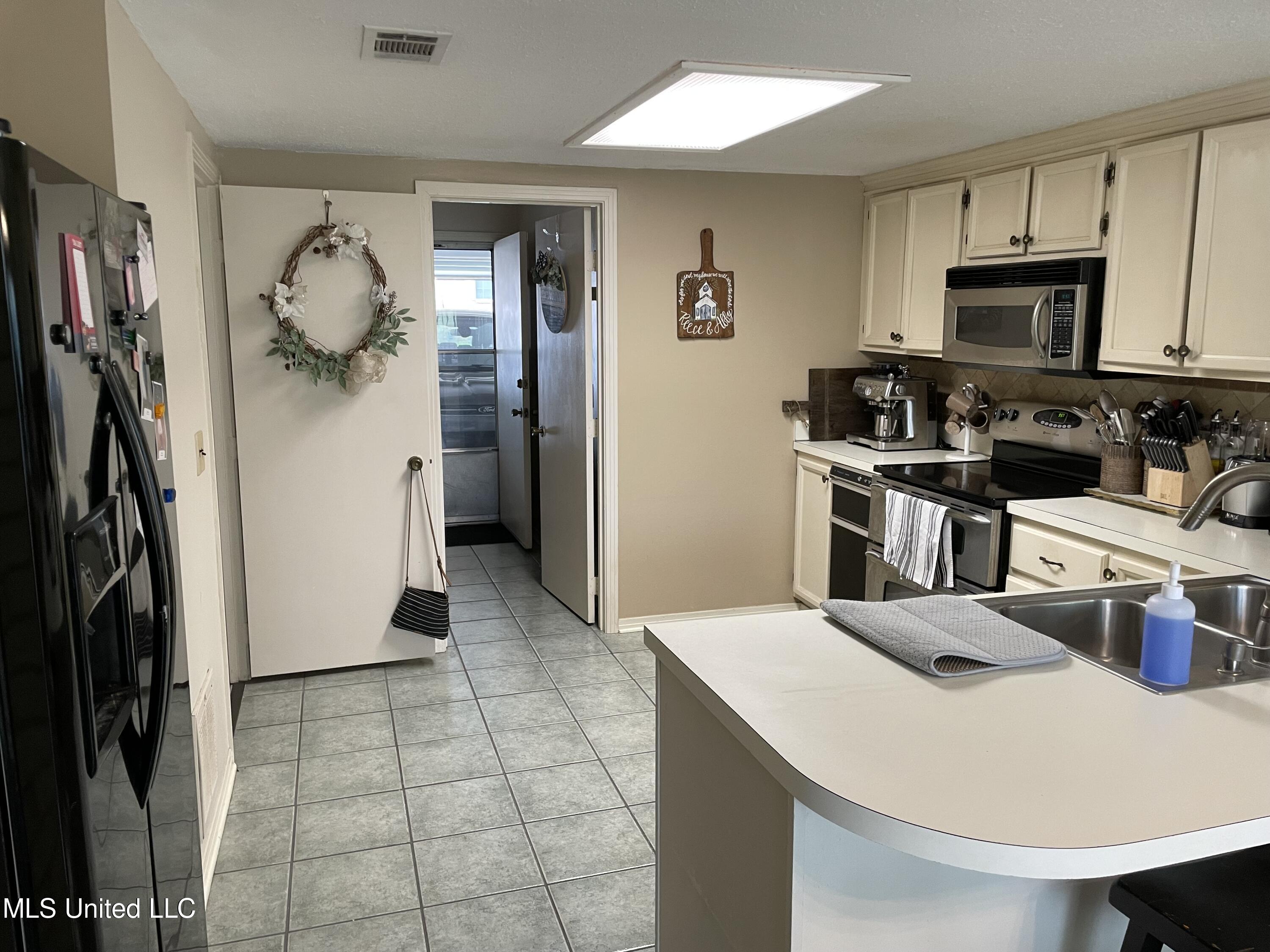 60 Sycamore Lane Brandon, MS 39042 - Photo 5 of 19 Kitchen
