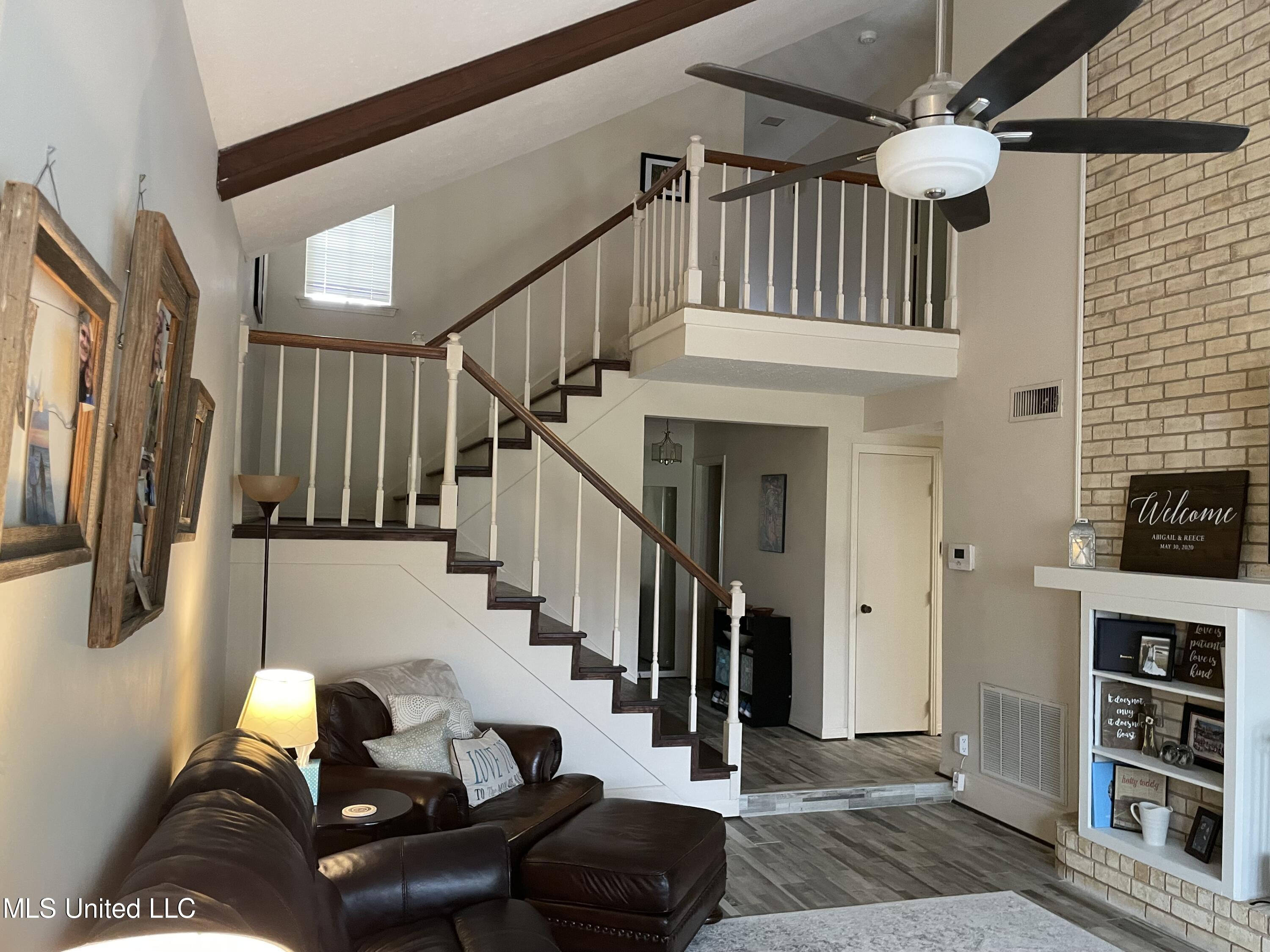 60 Sycamore Lane Brandon, MS 39042 - Photo 6 of 19 Stairs