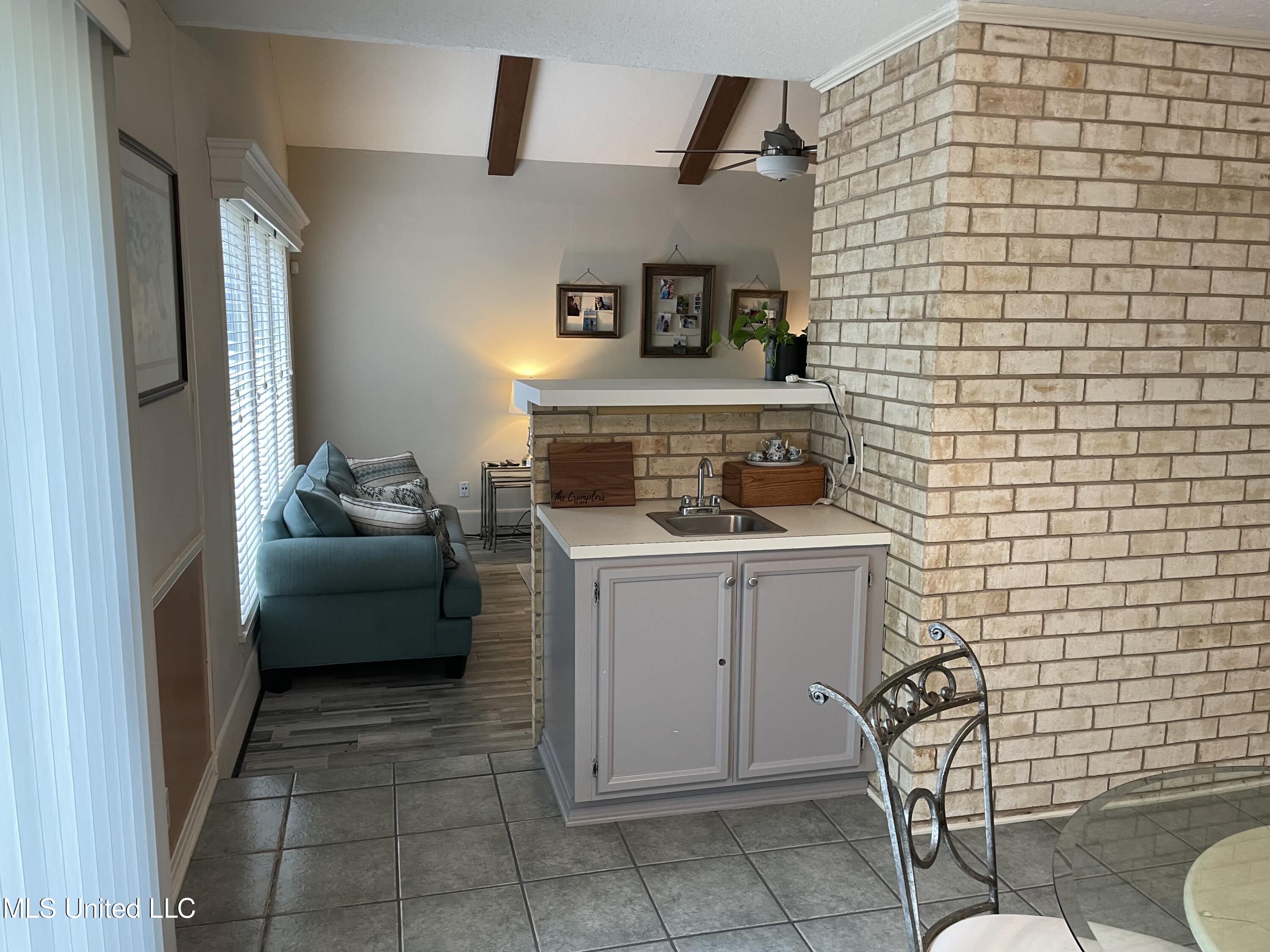 60 Sycamore Lane Brandon, MS 39042 - Photo 7 of 19 Wet Bar