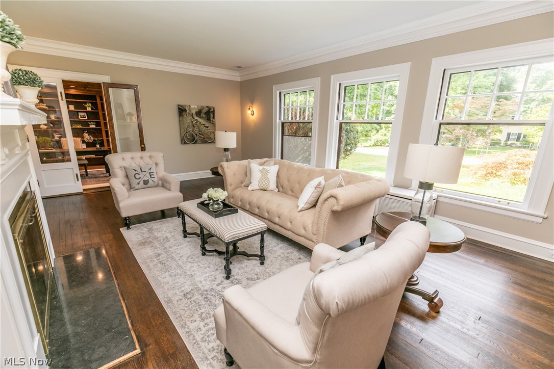 2517 Guilford Road Cleveland, OH 44118 - Photo 3 of 35 Living Room