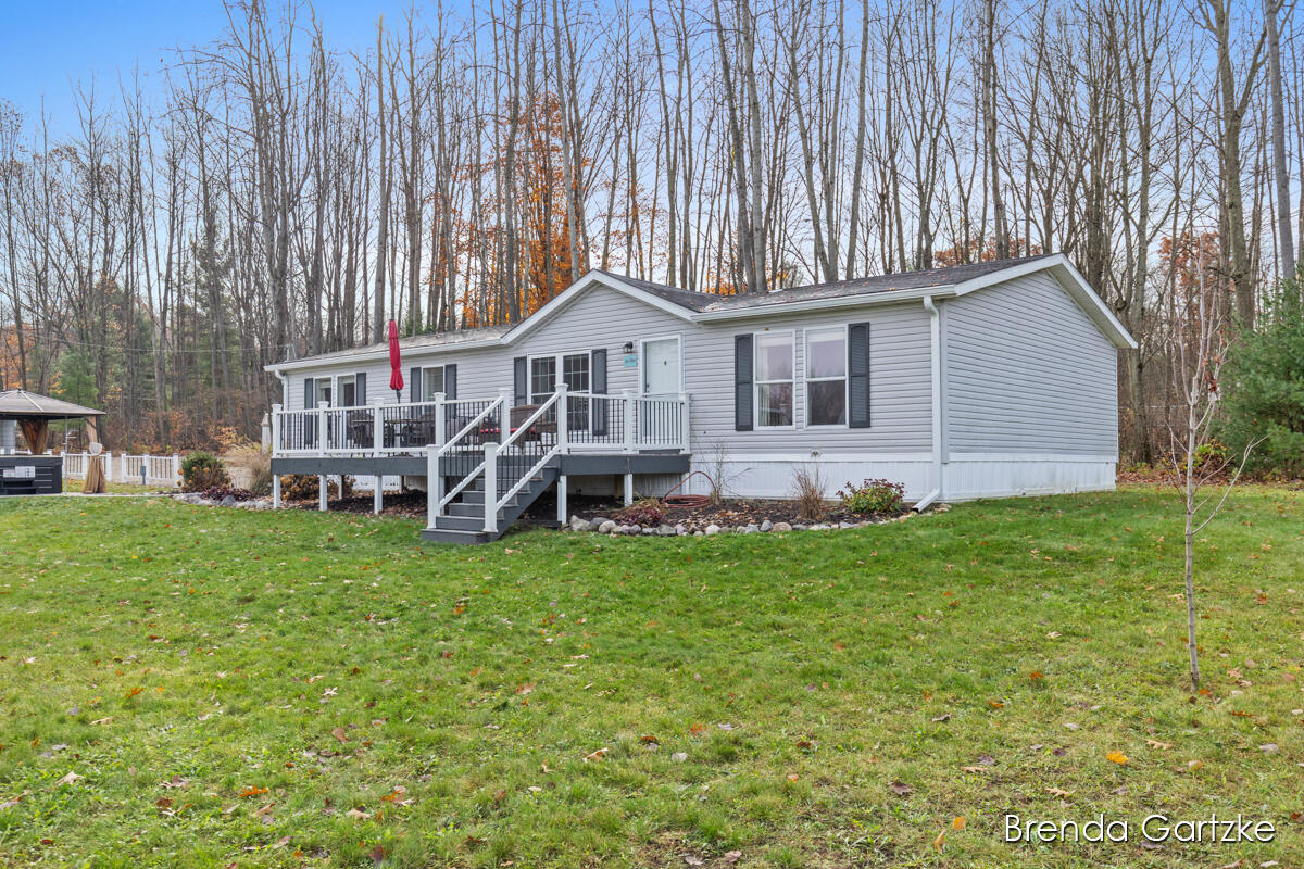 11379 North Backus Road Lakeview, MI 48850 - Photo 1 of 48 IMG_1001