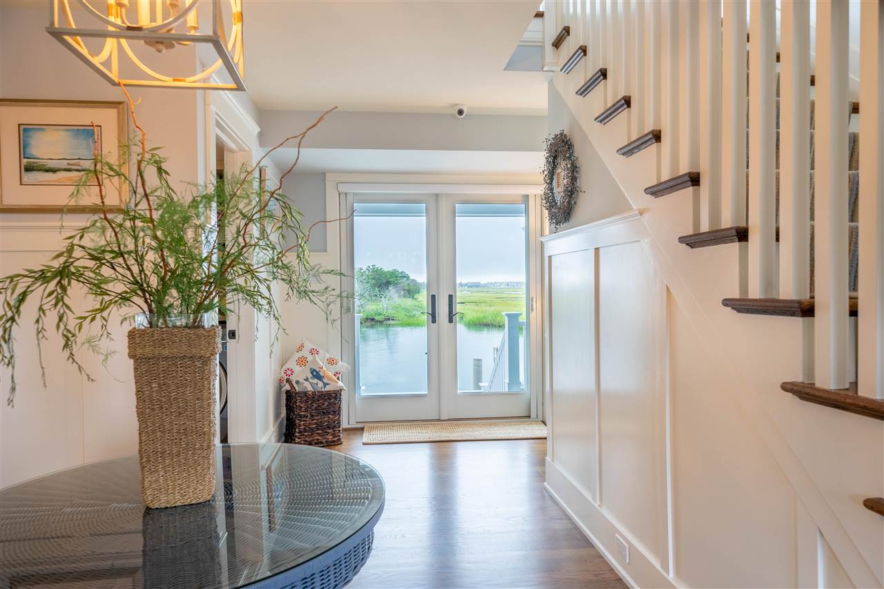 498 7th Street Avalon, NJ 08202 - Photo 3 of 36 a living room with furniture and a potted plant