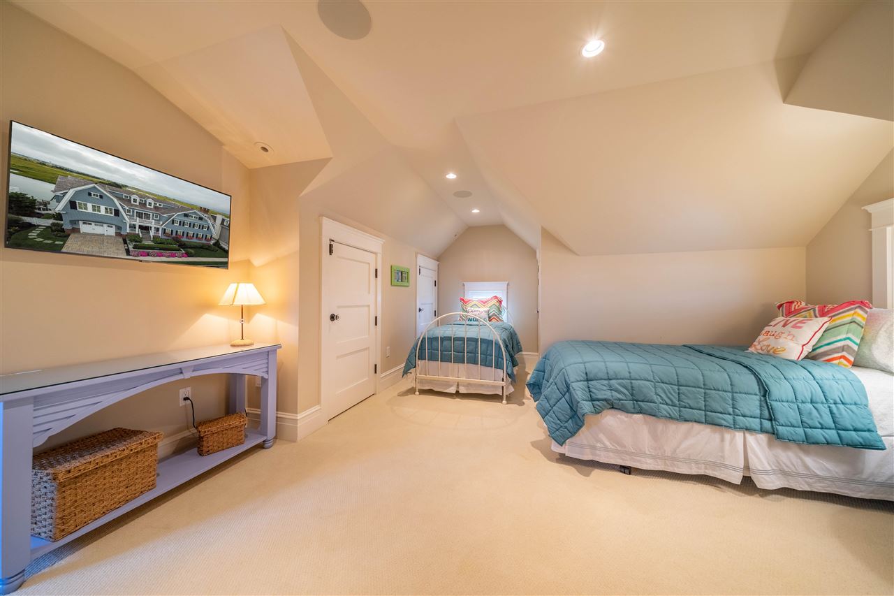 498 7th Street Avalon, NJ 08202 - Photo 27 of 36 a bedroom with a bed and window