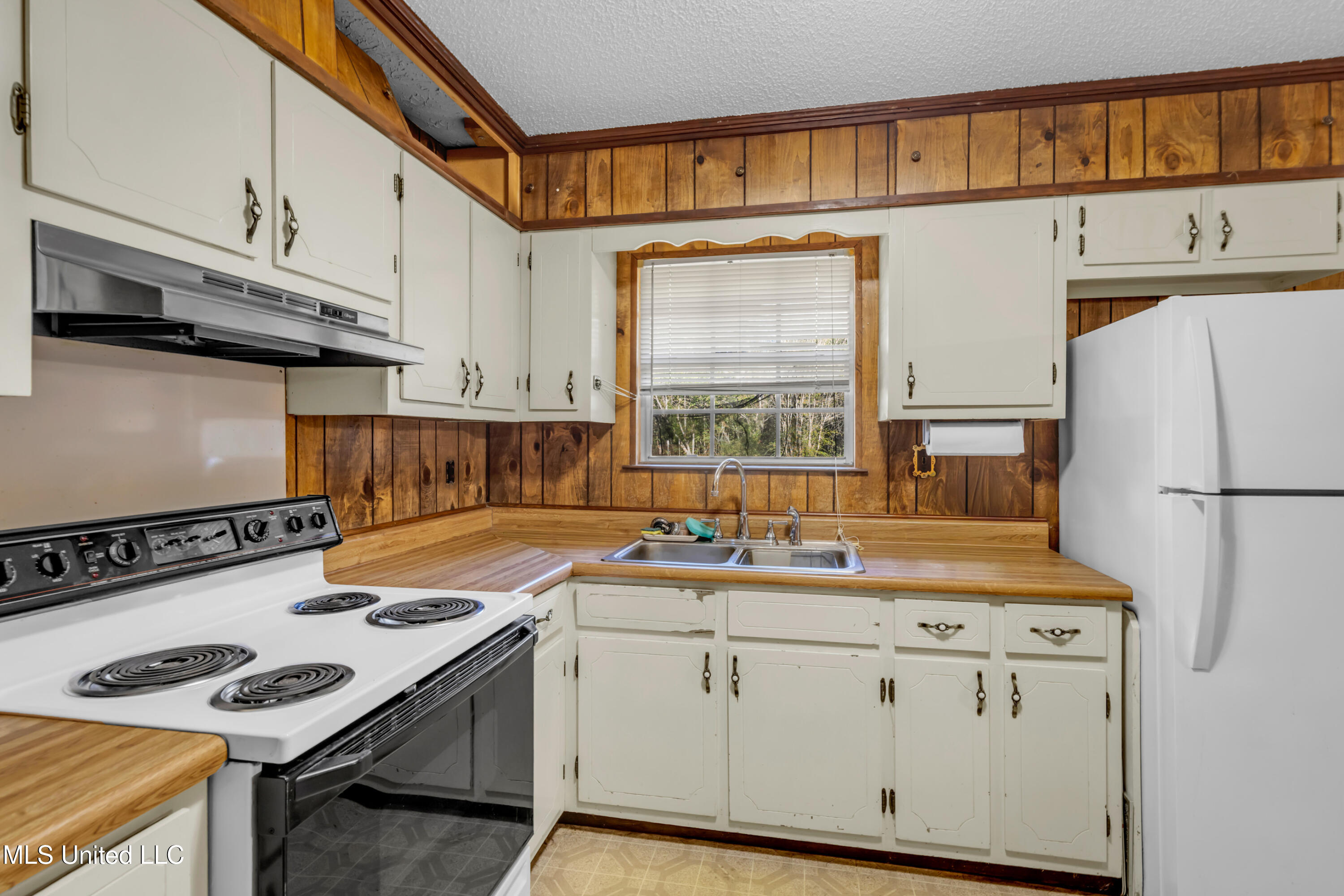 8313 Coda Road Moss Point, MS 39562 - Photo 11 of 32 8313CodaRd-11