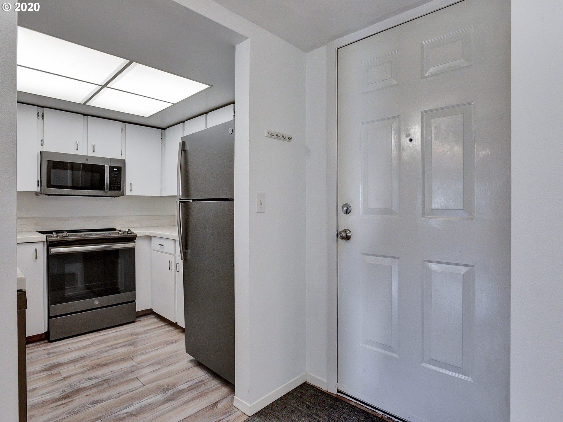 6625 West Burnside Road, Unit 241 Portland, OR 97225 - Photo 5 of 32 Gallery Image 5