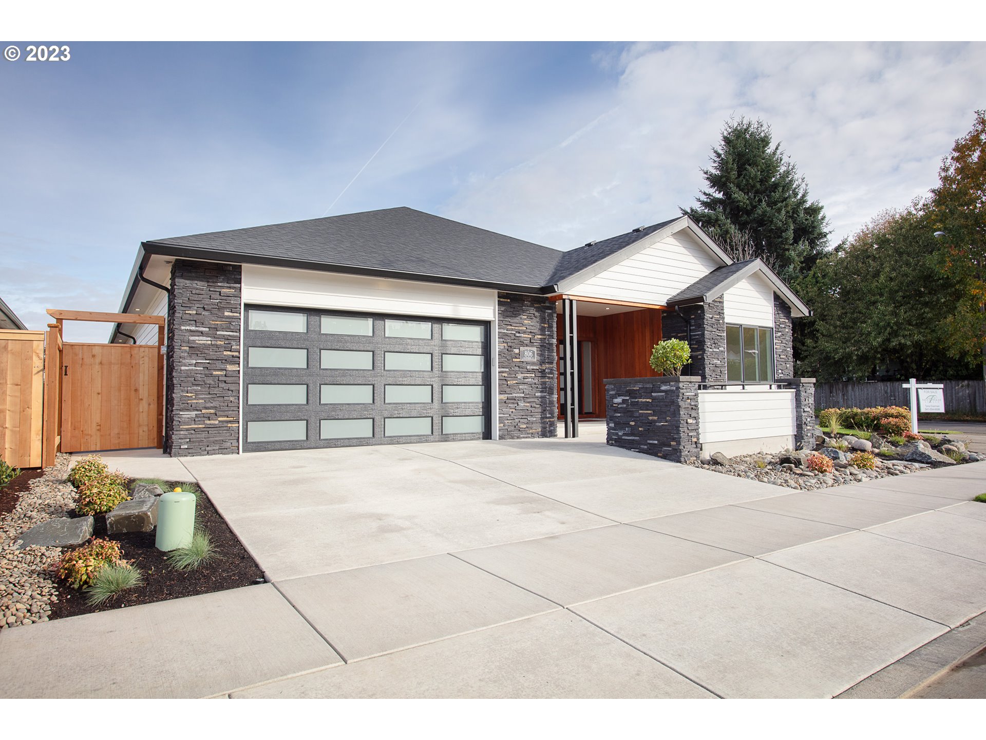 806 Salmonberry Street Springfield, OR 97477 - Photo 28 of 31 a front view of a house with a garage
