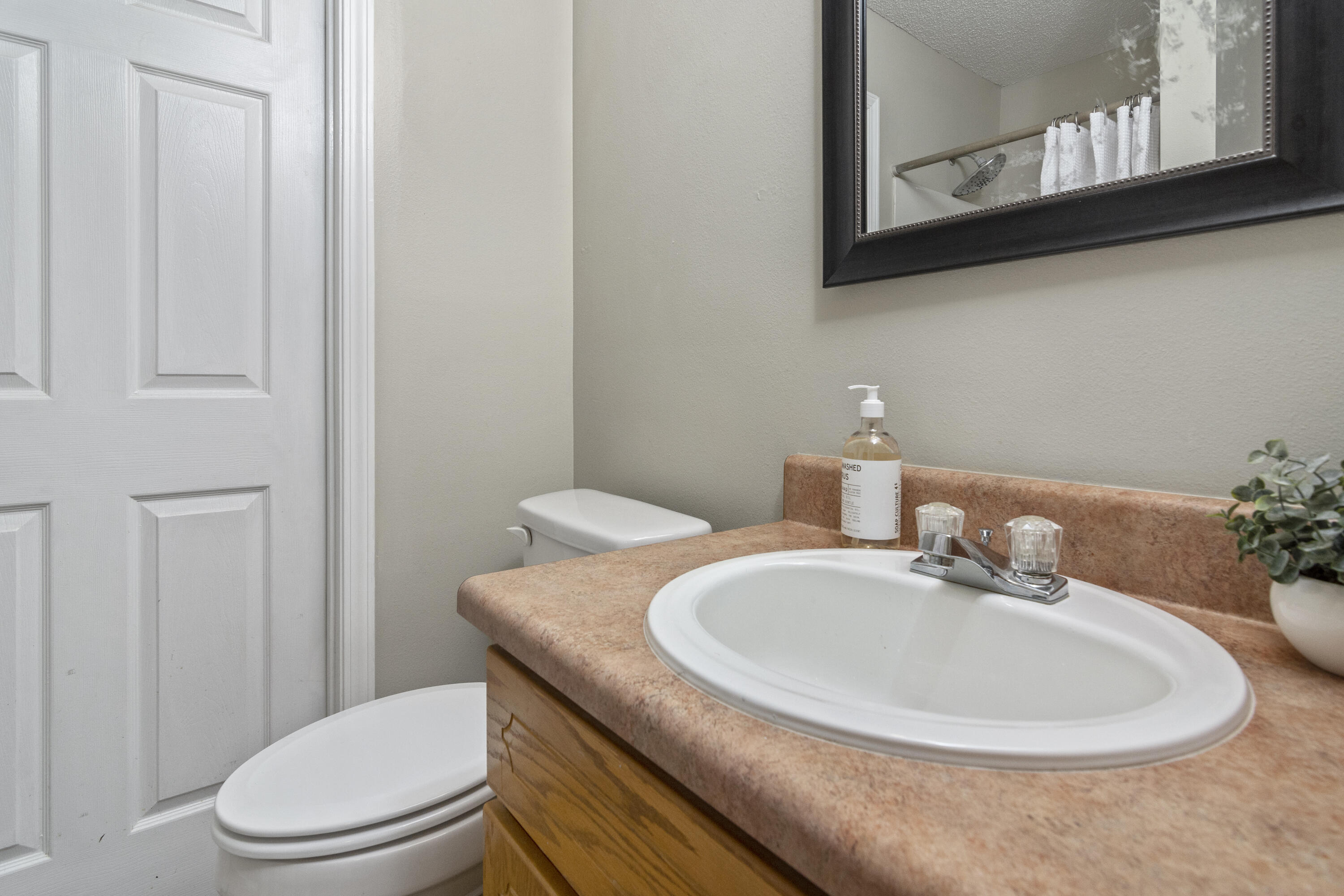 384 John King Road Crestview, FL 32539 - Photo 10 of 21 a bathroom with a toilet a sink and mirror