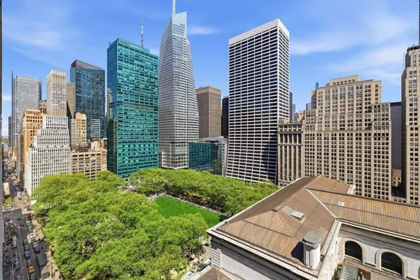 $2,050,000 | 16 West 40th Street, Unit 20B | Bryant Park