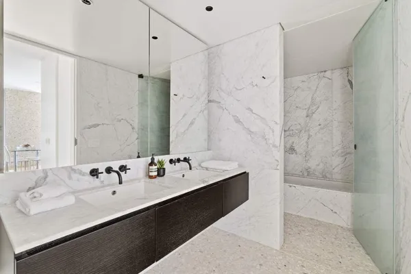 $2,050,000 | 16 West 40th Street, Unit 20B | Bryant Park