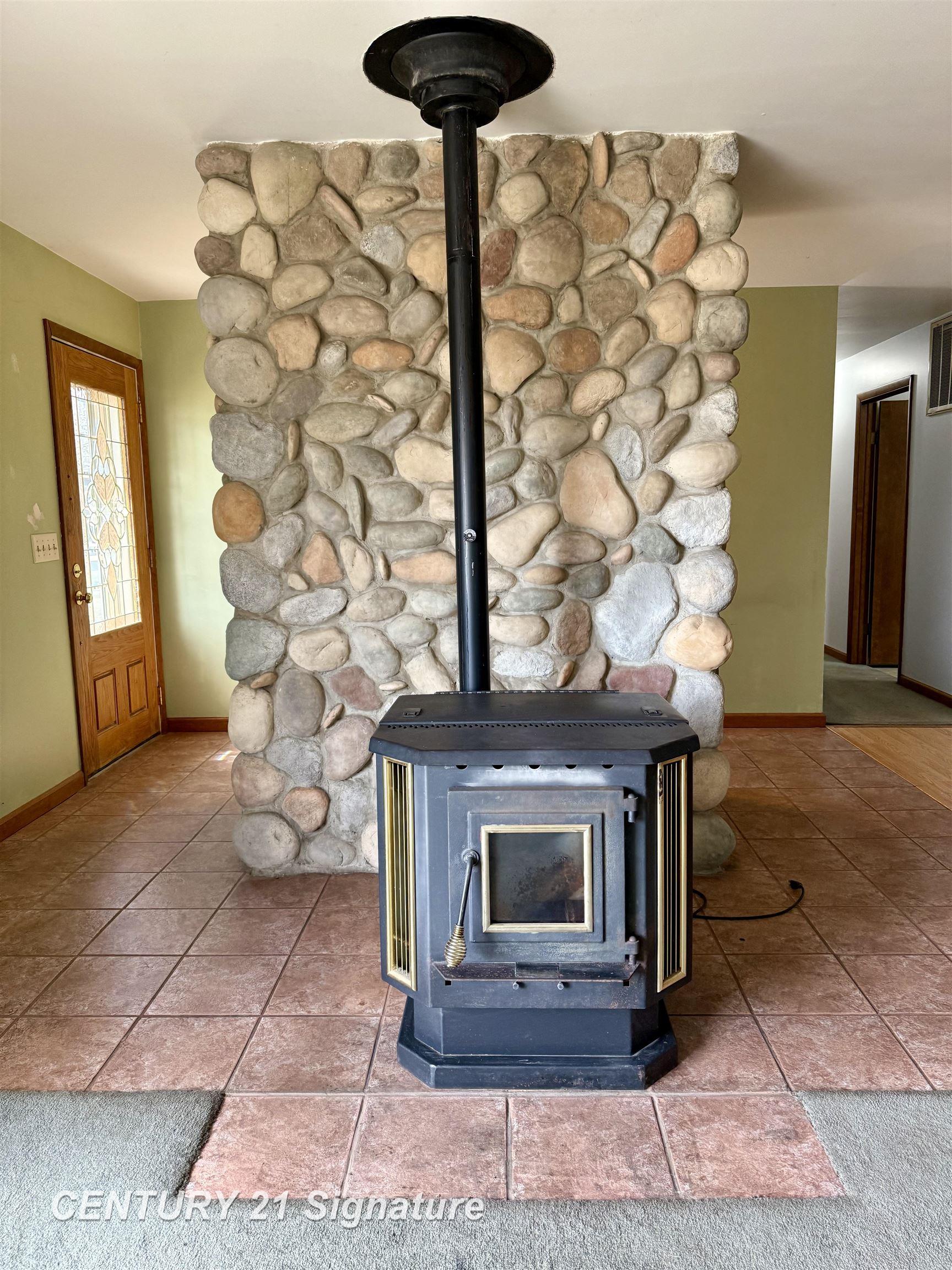 7083 Hackett Road Freeland, MI 48623 - Photo 4 of 28
