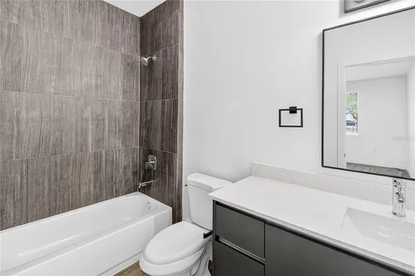 $2,195 | 1611 Northwest 29 Road, Unit 3, Gainesville, FL 32605