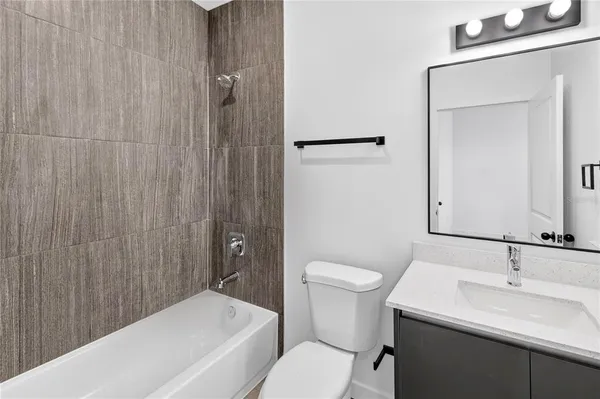 $2,195 | 1611 Northwest 29 Road, Unit 3, Gainesville, FL 32605