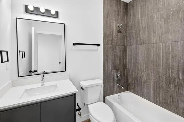 $2,195 | 1611 Northwest 29 Road, Unit 3, Gainesville, FL 32605