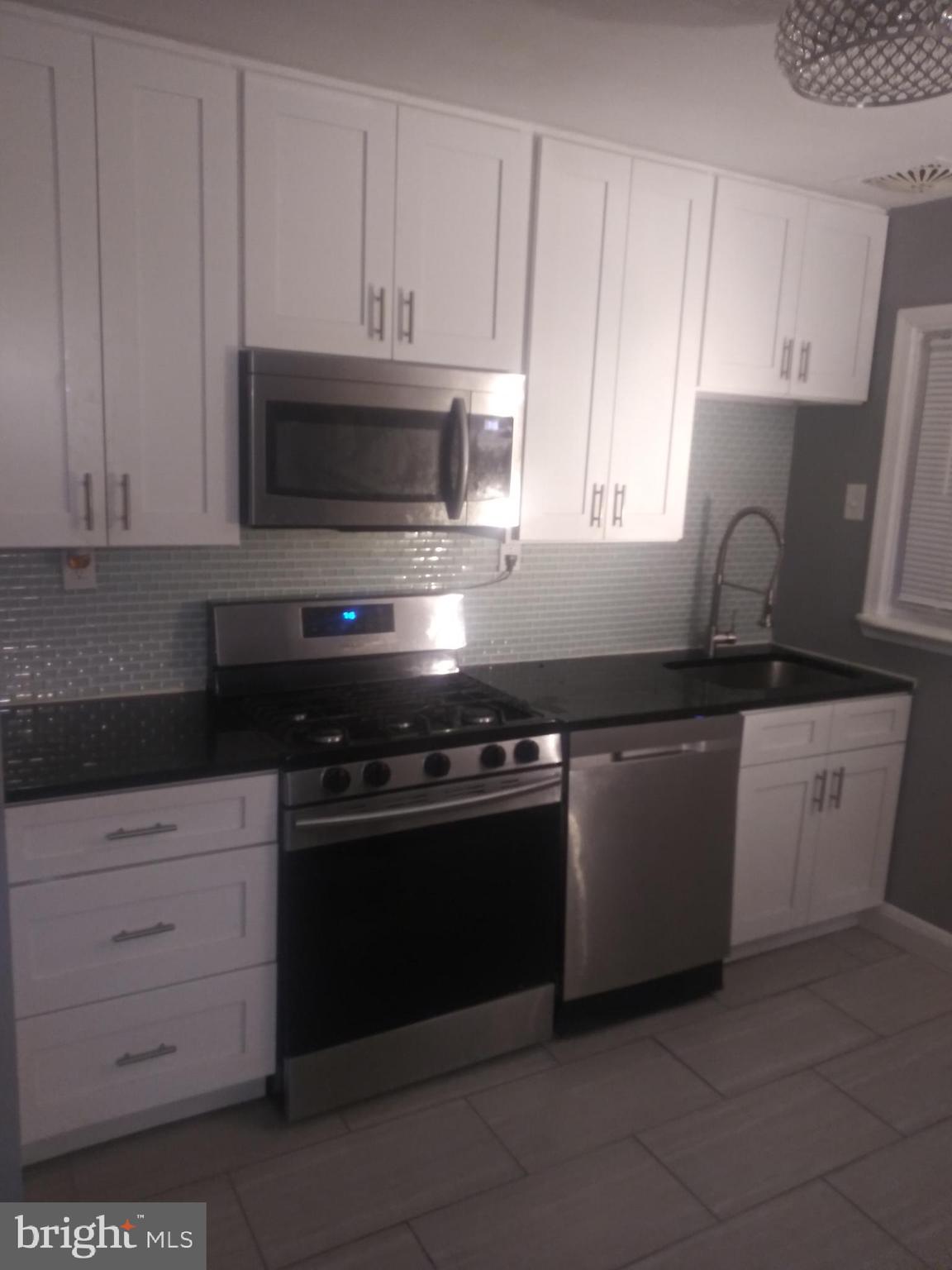 802 Stamford Road Baltimore, MD 21229 - Photo 4 of 8 Kitchen
