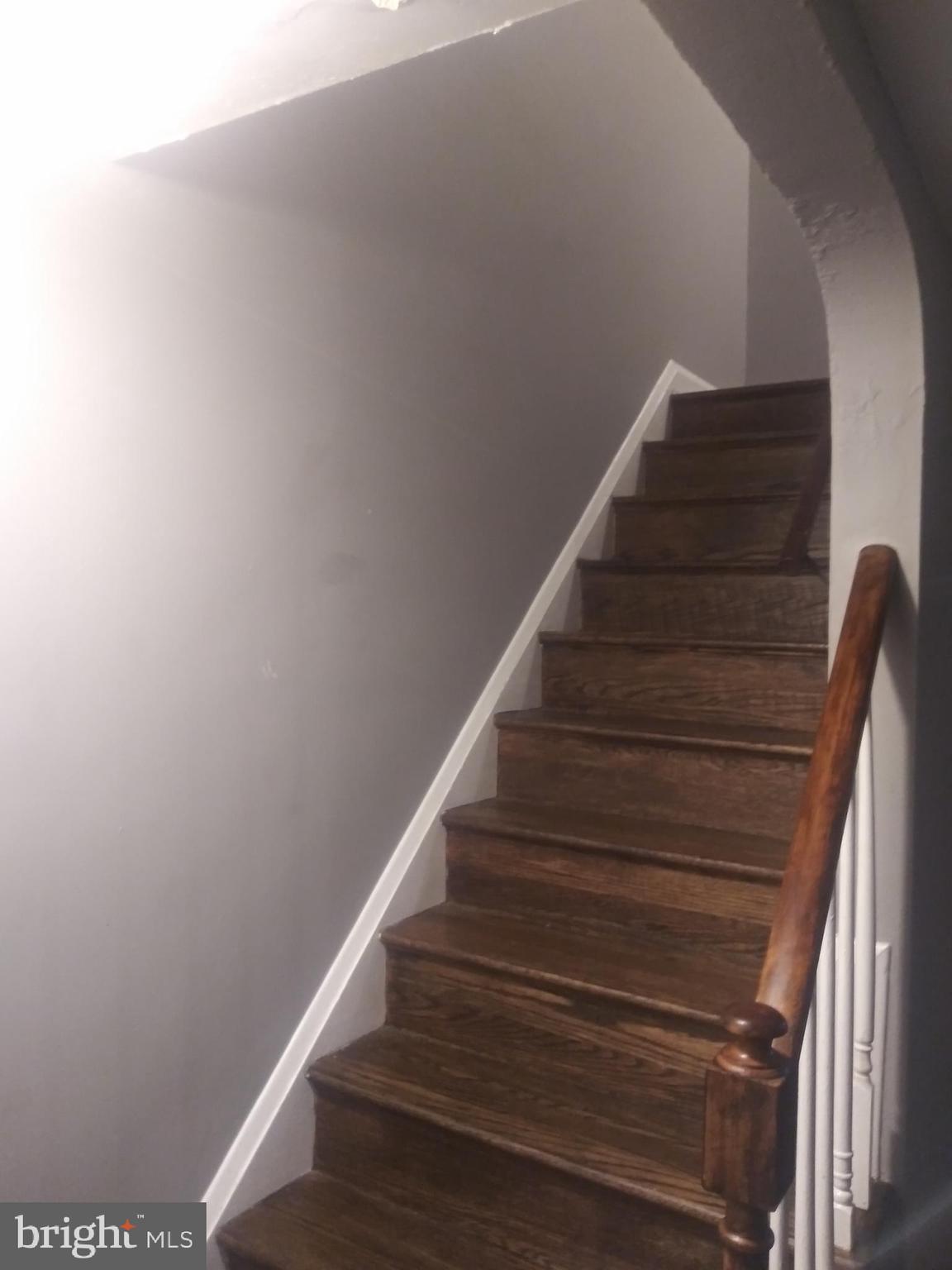 802 Stamford Road Baltimore, MD 21229 - Photo 5 of 8 Stairs