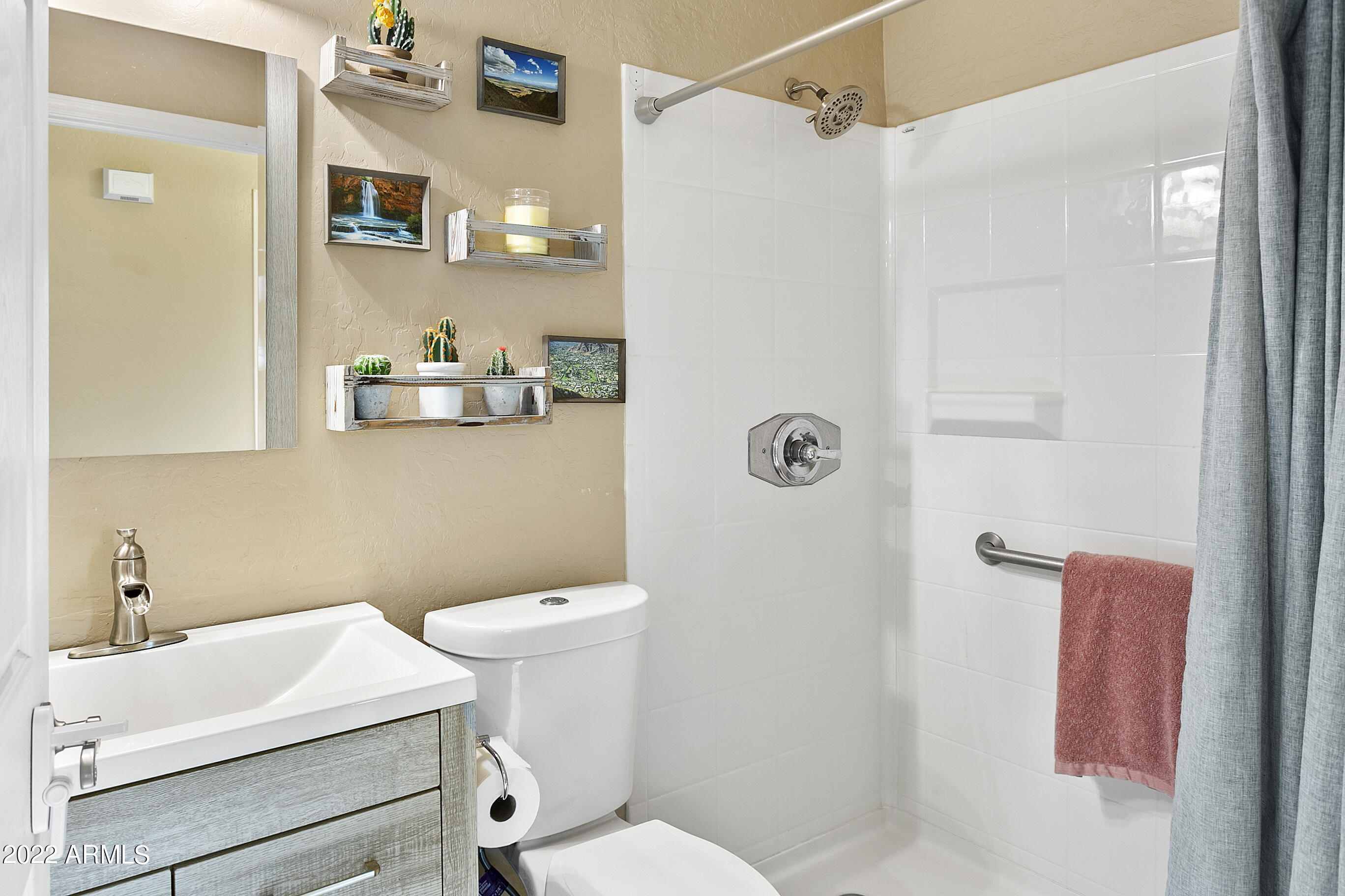 4242 East Megan Street Gilbert, AZ 85295 - Photo 17 of 26 HALL BATHROOM