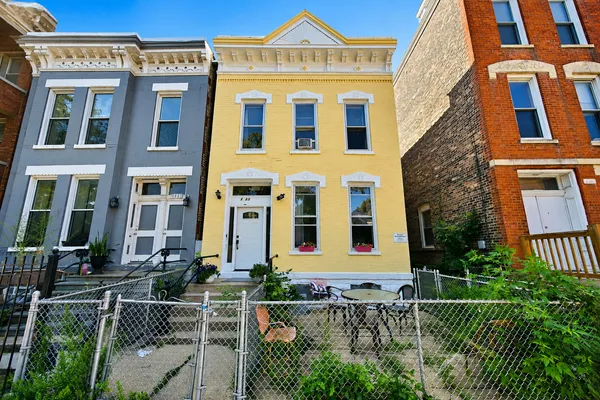 $999,999 | 1433 West Superior Street, Chicago, IL 60642
