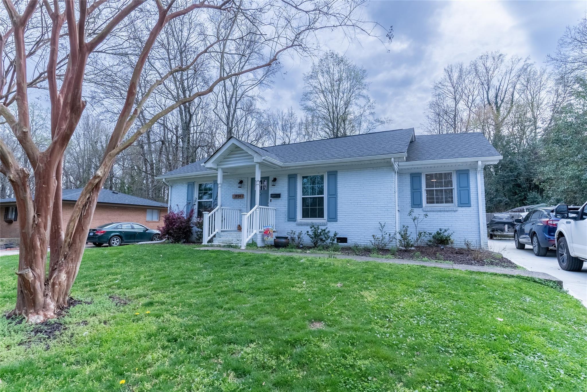 3924 Colebrook Road Charlotte, NC 28215 - Photo 3 of 32 Gallery Image 3