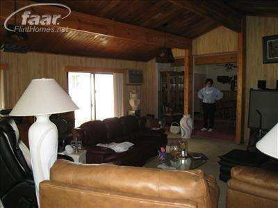 2035 Front Street Fenton, MI 48430 - Photo 5 of 6 20417182-4.JPG