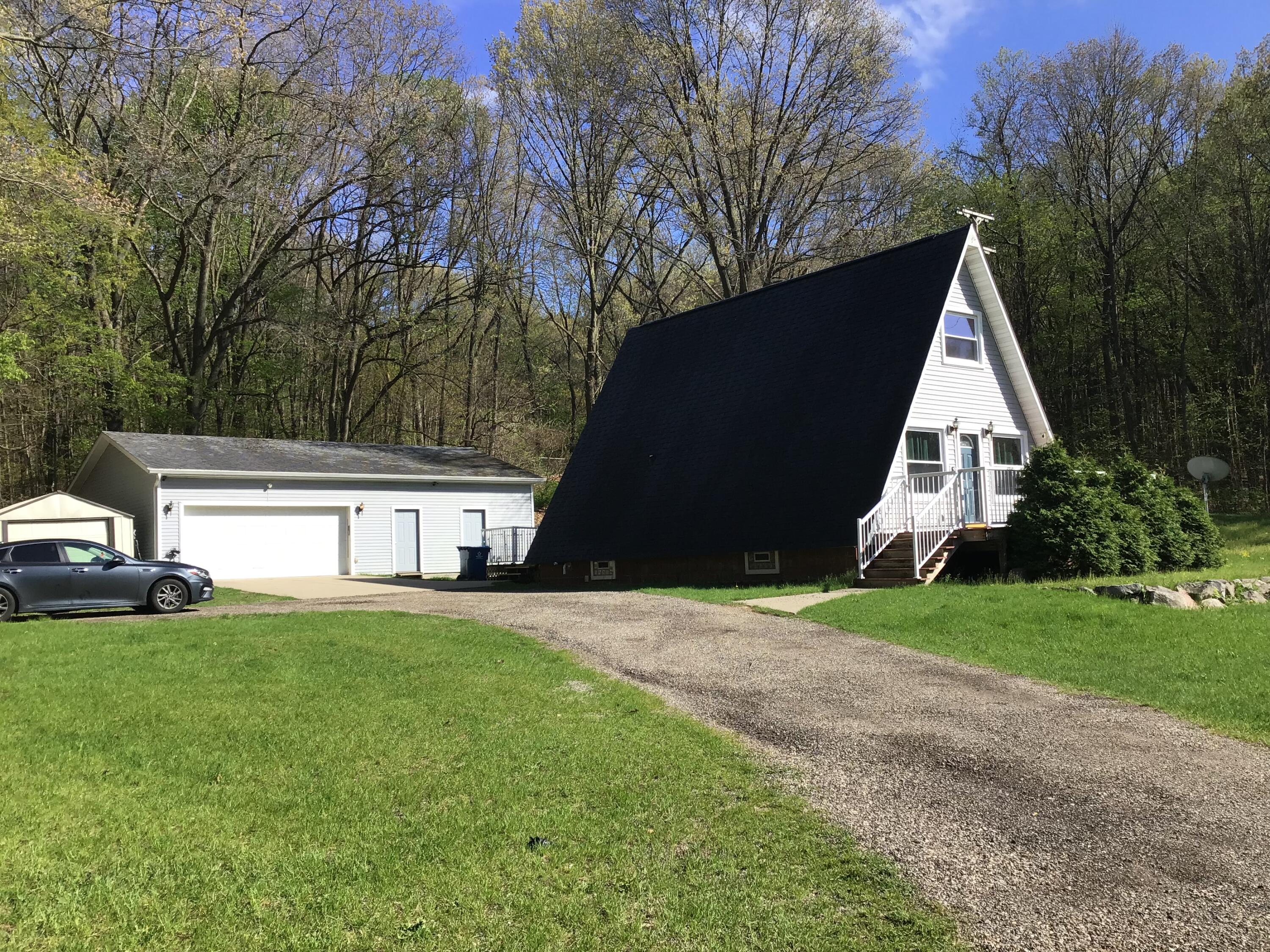 1135 Marsh Road Plainwell, MI 49080 - Photo 2 of 29 42AD6AFA-E0D3-491D-B3A9-E028174AD8C6