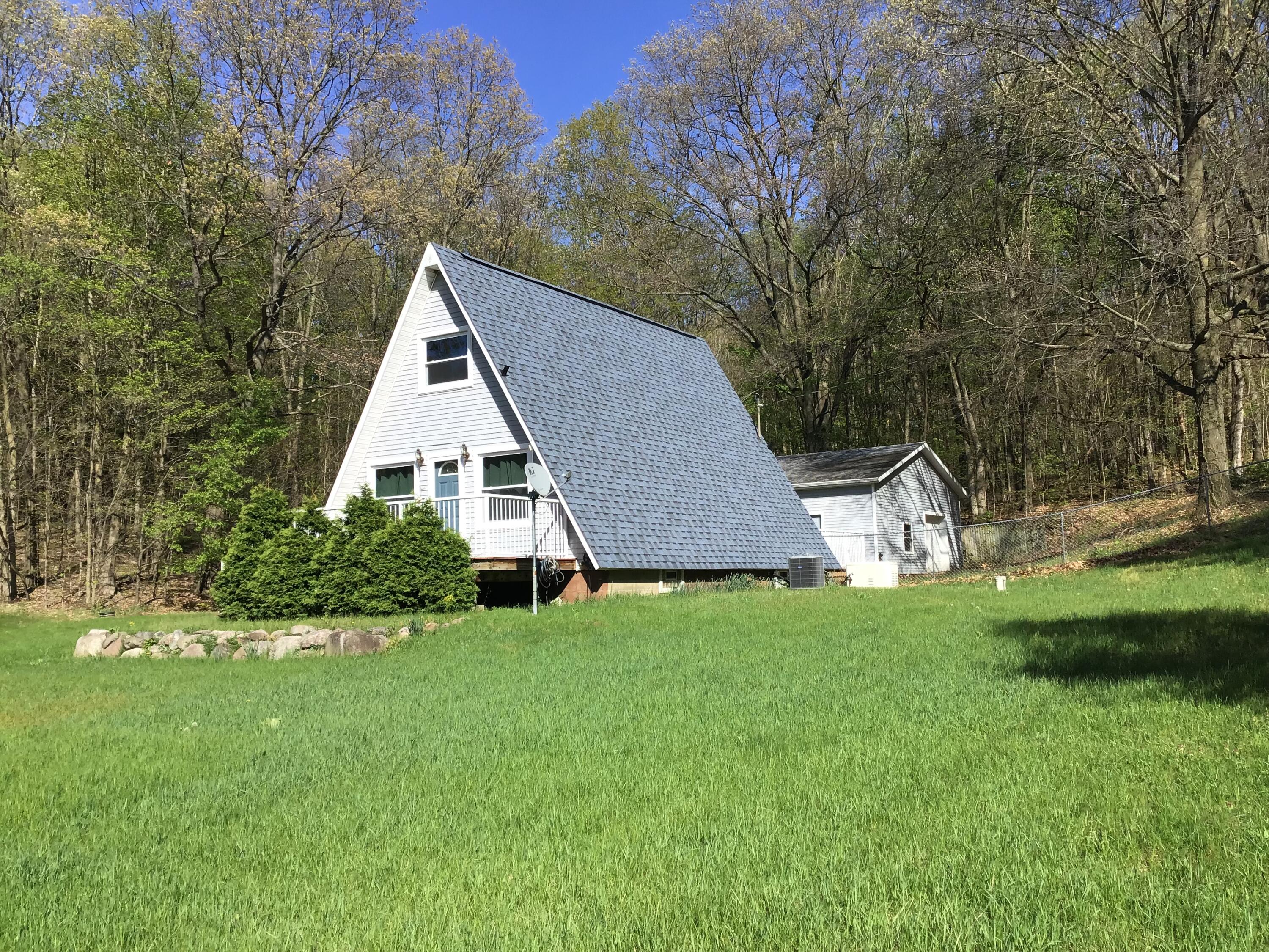 1135 Marsh Road Plainwell, MI 49080 - Photo 5 of 29 25543C98-910F-46B6-96DC-29B95A5543F1