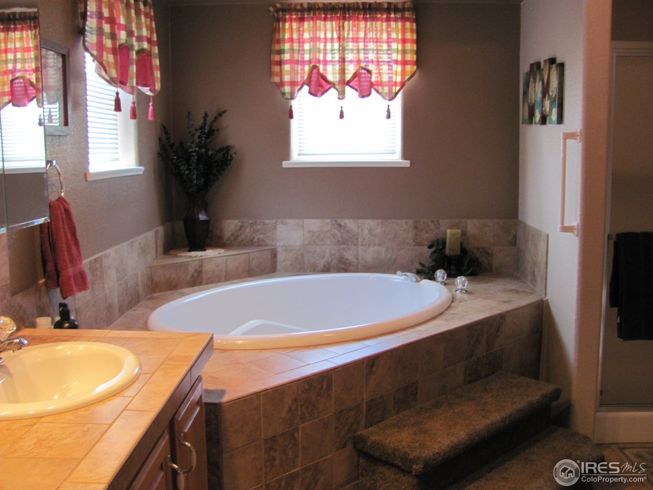 811 Saunders Road Fort Morgan, CO 80701 - Photo 20 of 33 5 Piece Bath