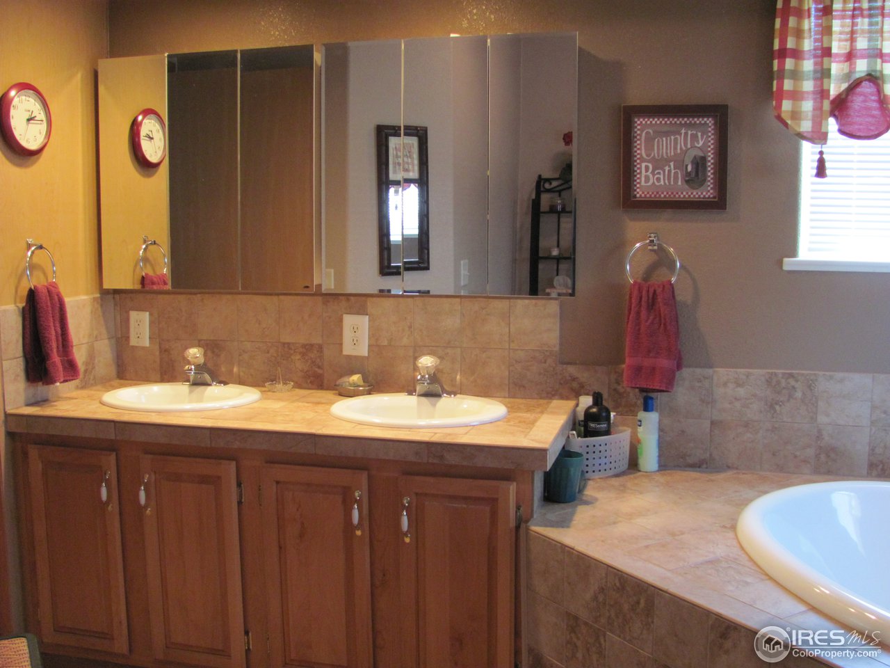 811 Saunders Road Fort Morgan, CO 80701 - Photo 22 of 33 5 Piece Bath