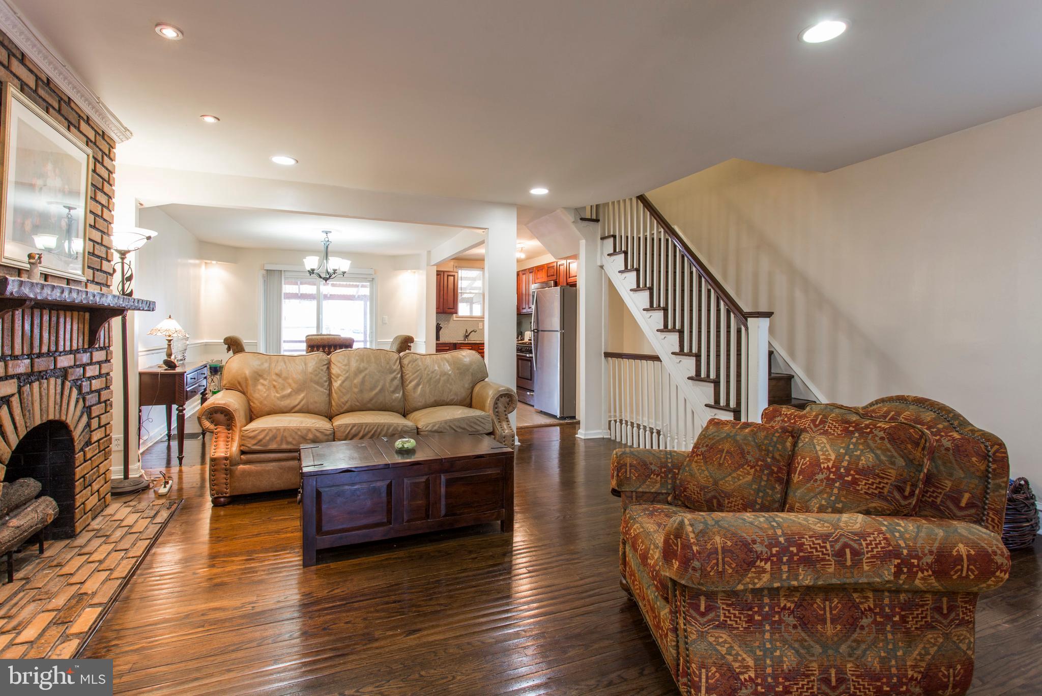 6632 Lotus Road Philadelphia, PA 19151 - Photo 3 of 28 Living Room