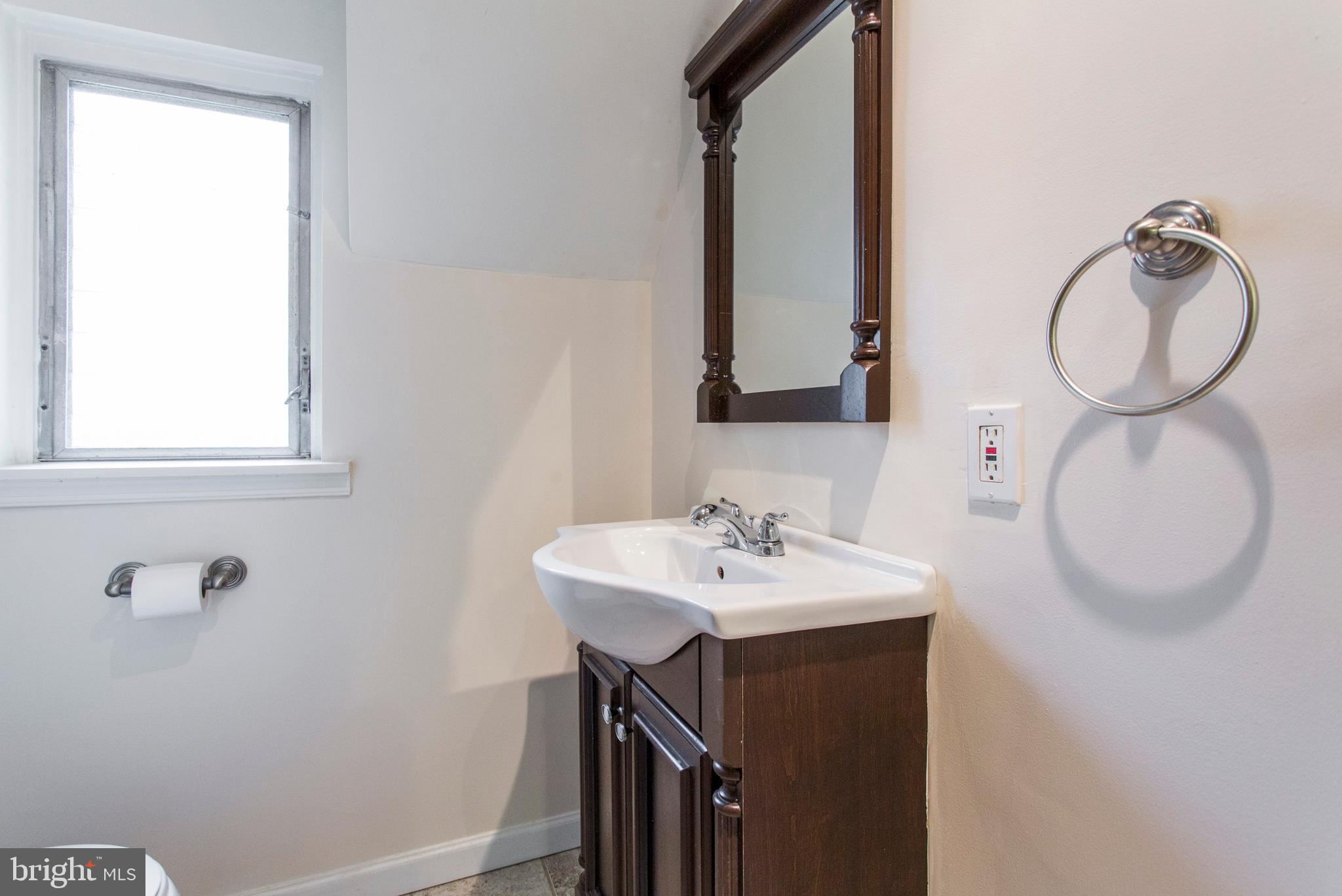 6632 Lotus Road Philadelphia, PA 19151 - Photo 21 of 28 Main bath