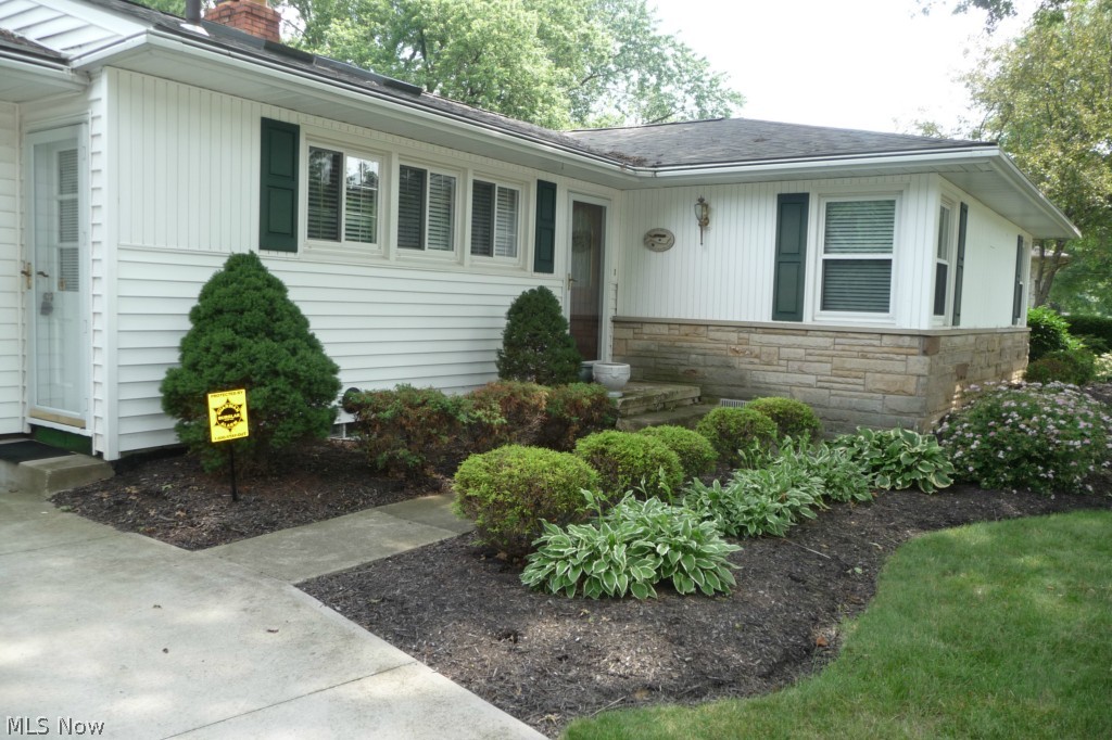 177 Benson Road Akron, OH 44333 - Photo 2 of 25