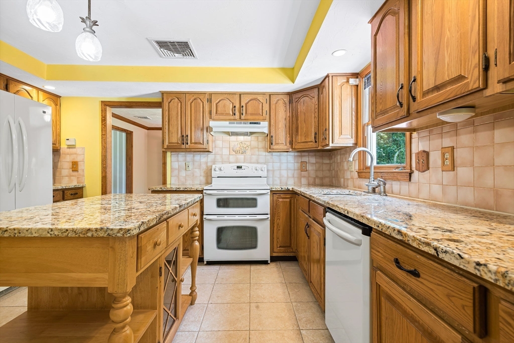 34 Smith Road Mansfield, MA 02048 - Photo 10 of 36 Gallery Image 10