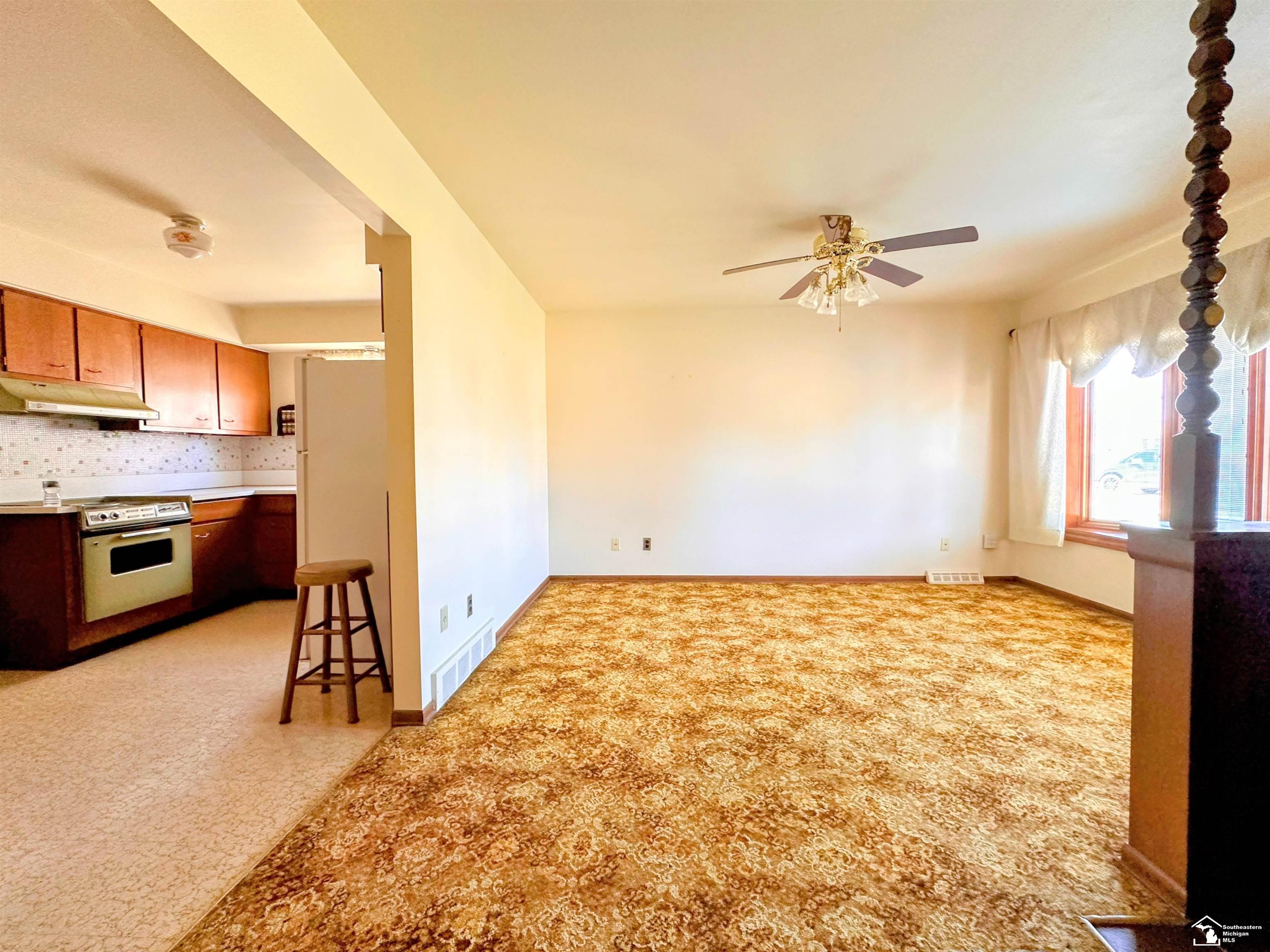 14739 Pennsylvania Road Riverview, MI 48193 - Photo 12 of 20 50140602-1f12cc02-fe84-4056-9173-a946628e94bd.JPG