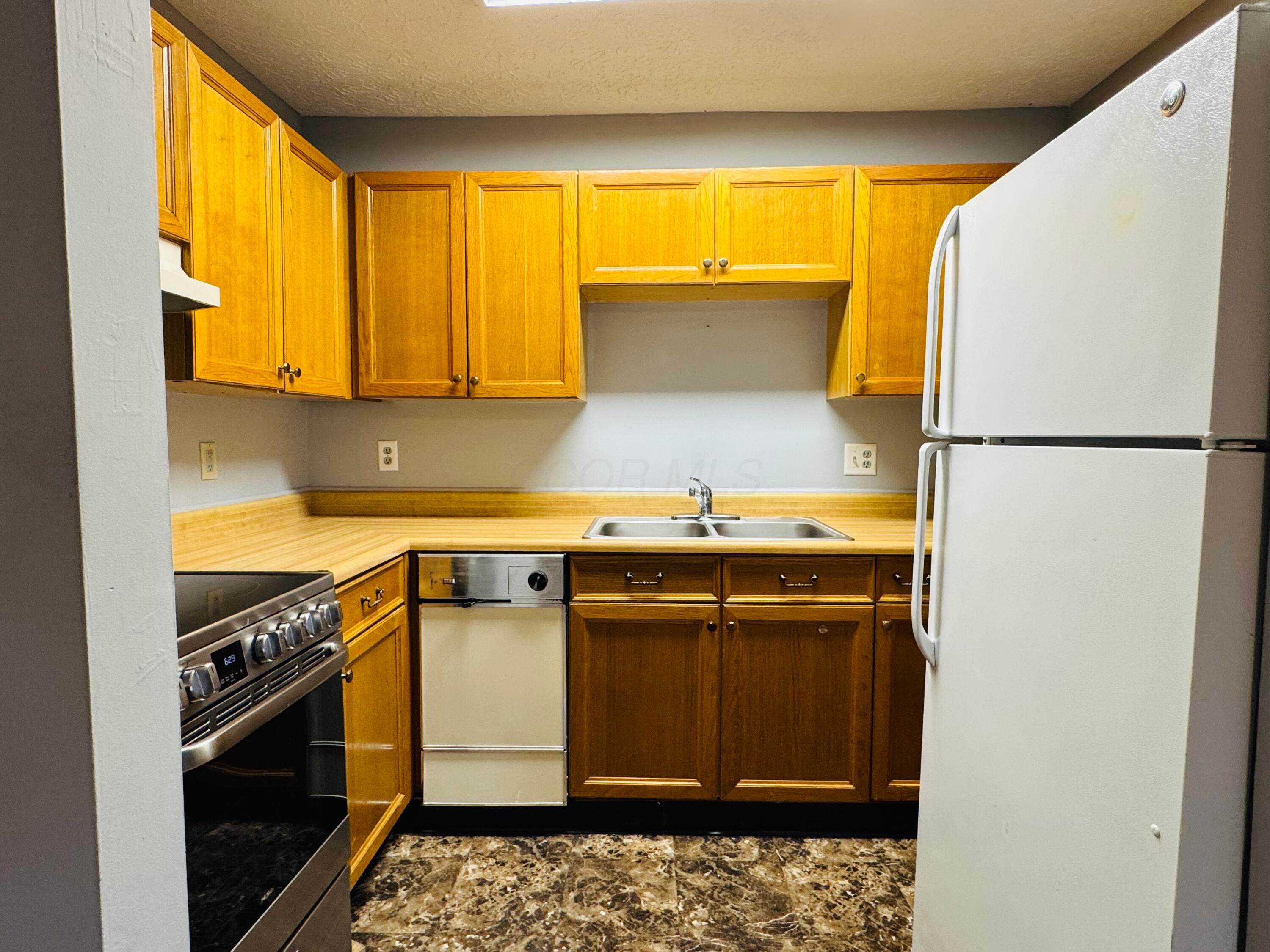 3939 Karl Road, Unit 306 Columbus, OH 43224 - Photo 8 of 24 IMG_7461