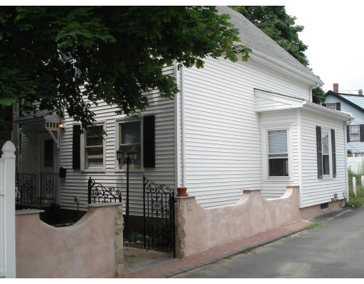 4 Foss Avenue Saugus, MA 01906 - Photo 2 of 3