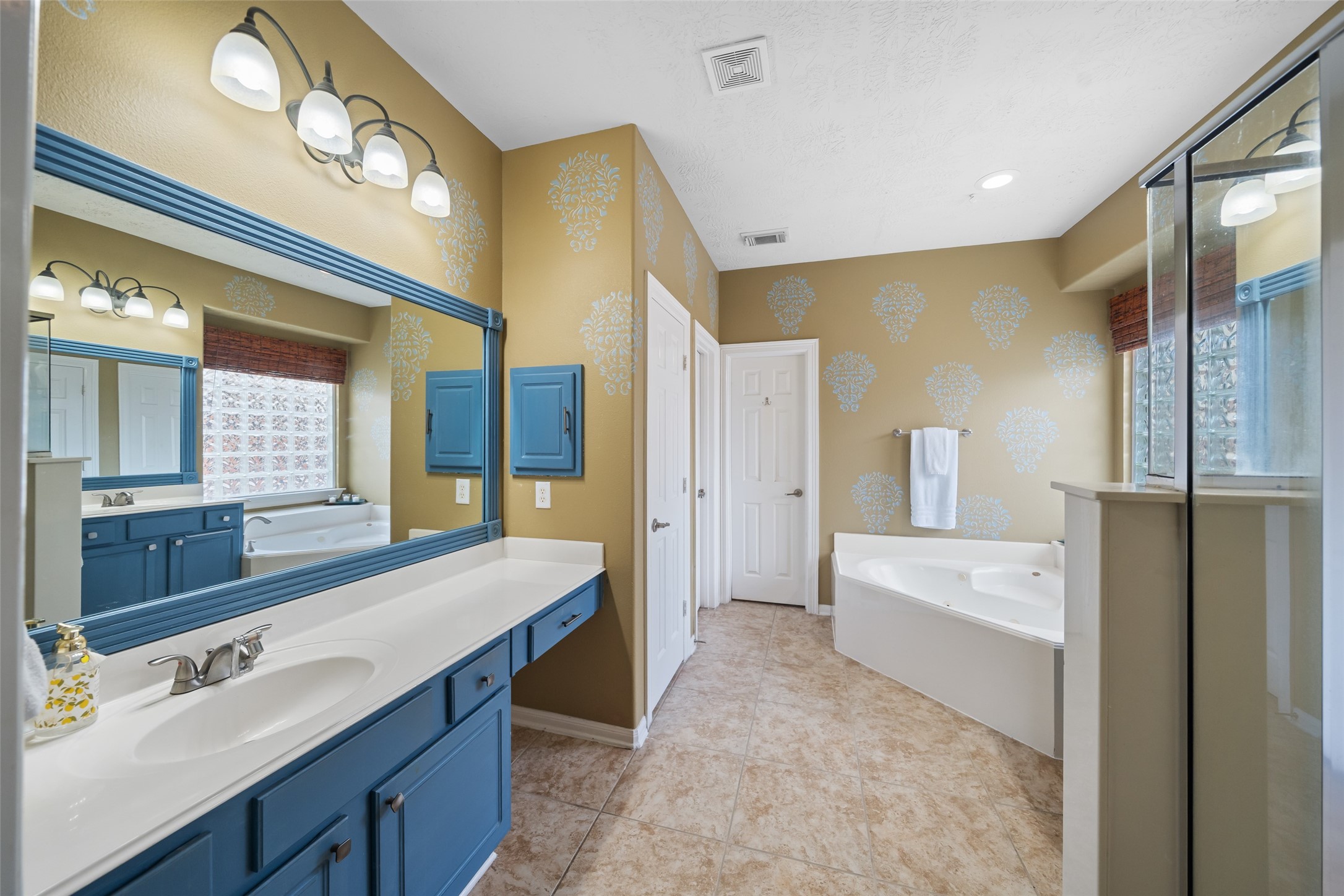 6407 Ashley Manor Drive Spring, TX 77389 - Photo 19 of 41 a spacious bathroom with a tub double sink and mirror