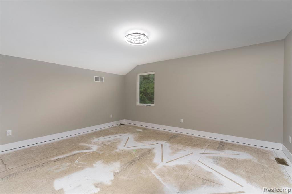 1439 Merry Road Waterford, MI 48328 - Photo 36 of 44 Gallery Image 36