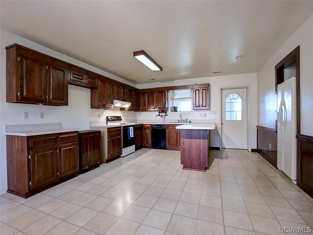 15208 Green Acres Road Beaverdam, VA 23015 - Photo 13 of 50 The kitchen is huge!