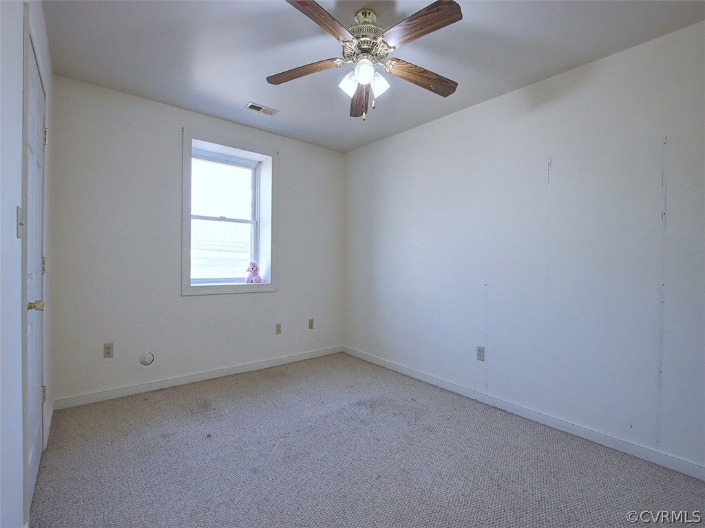 15208 Green Acres Road Beaverdam, VA 23015 - Photo 21 of 50 The second Bedroom off the Family room.