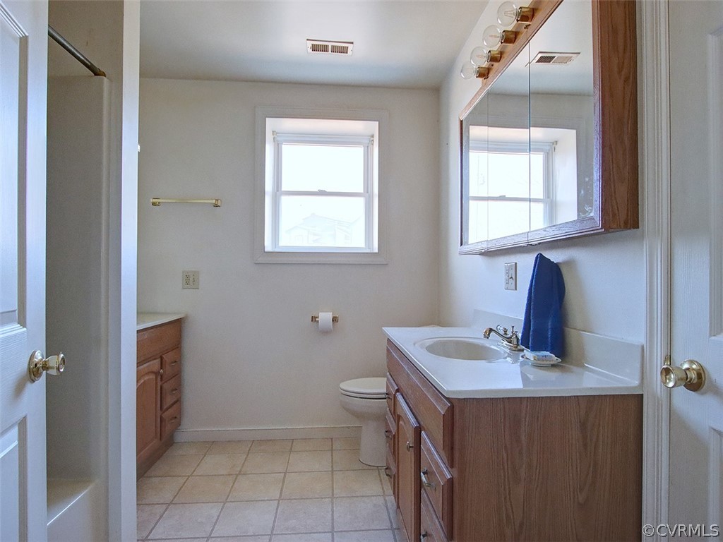 15208 Green Acres Road Beaverdam, VA 23015 - Photo 23 of 50 This is the shared bathroom off the Family room -