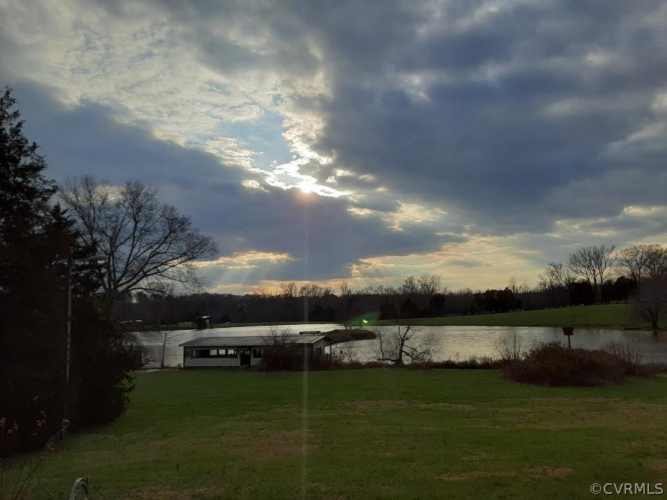 15208 Green Acres Road Beaverdam, VA 23015 - Photo 49 of 50 Beautiful Sunsets over the POND!