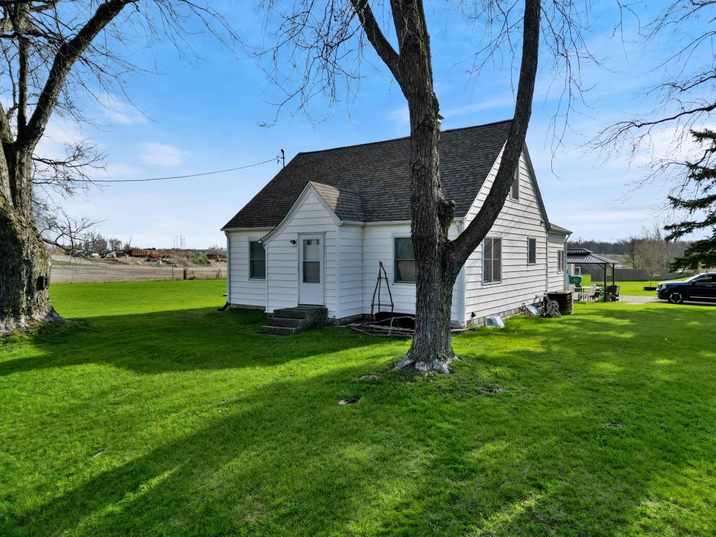 5290 Highway 15 Warsaw, IN 46582 - Photo 1 of 35