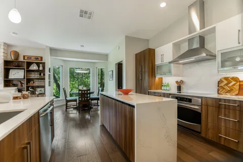 $1,095,000 | 5904 Spartan Cove, Austin, TX 78759