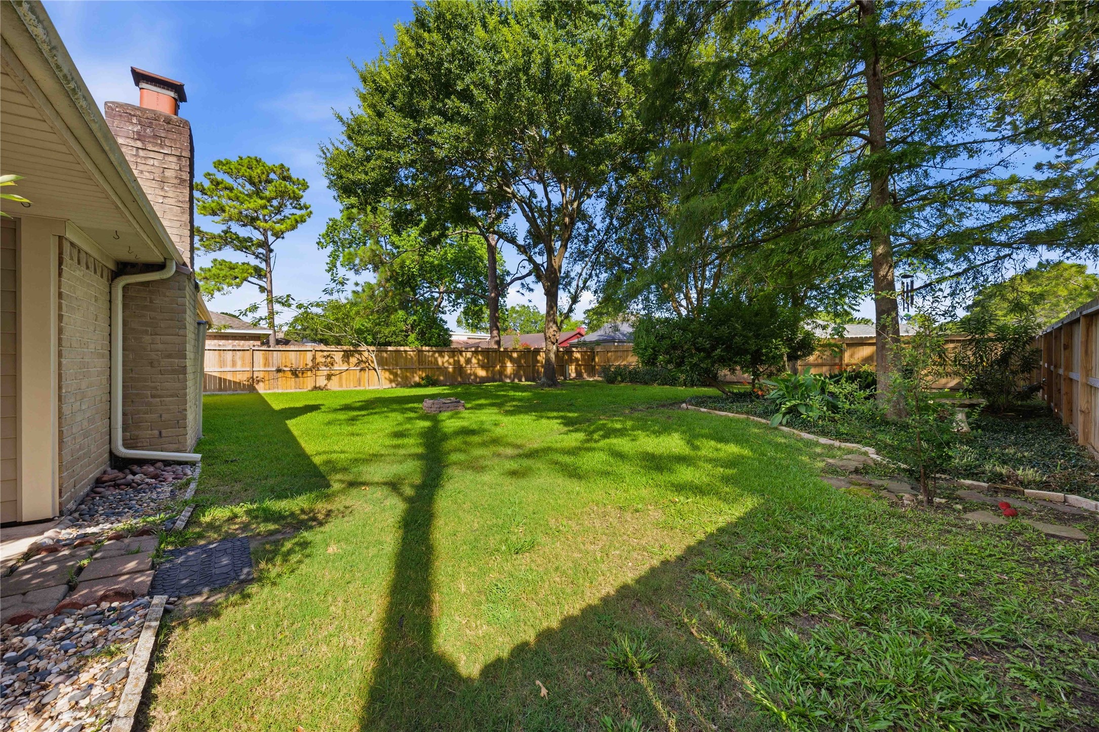 16202 Mill Point Drive Houston, TX 77059 - Photo 32 of 34