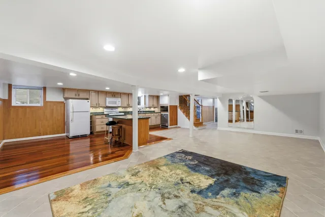 $3,600 | 4656 North Narragansett Avenue, Harwood Heights, IL 60706