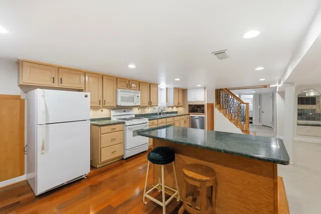 $3,600 | 4656 North Narragansett Avenue, Harwood Heights, IL 60706