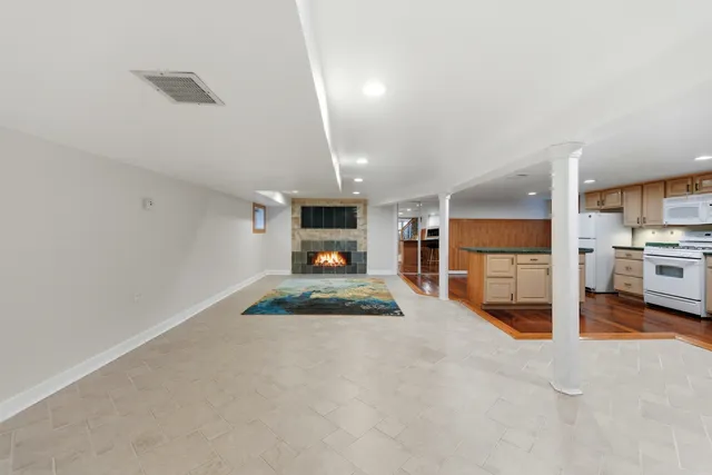 $3,600 | 4656 North Narragansett Avenue, Harwood Heights, IL 60706