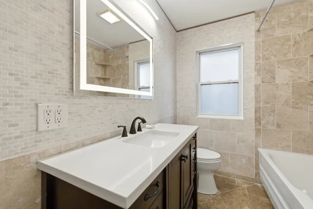 $3,600 | 4656 North Narragansett Avenue, Harwood Heights, IL 60706