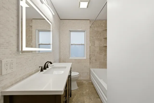 $3,600 | 4656 North Narragansett Avenue, Harwood Heights, IL 60706