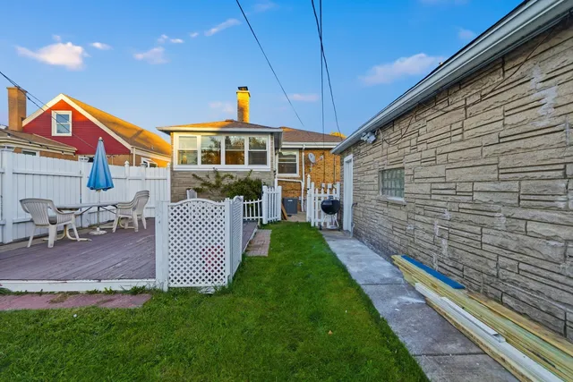 $3,600 | 4656 North Narragansett Avenue, Harwood Heights, IL 60706